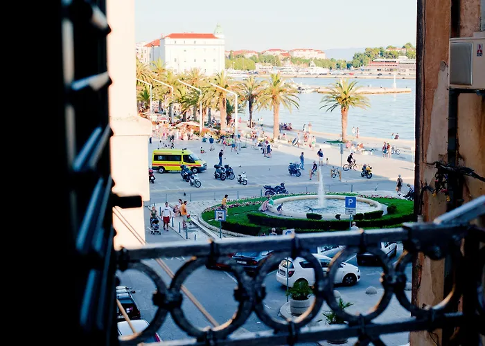 Riva Luxury Rooms